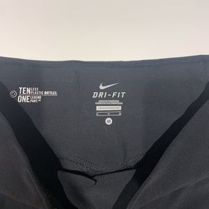 Nike Dri Fit High-waisted Shorts 3" Size M